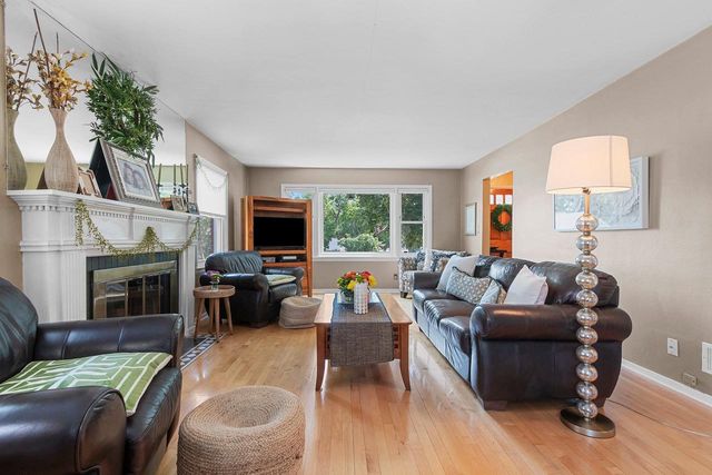 2012 WOODROW WAY, Green Bay, WI 54301