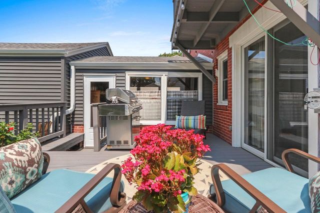 2012 WOODROW WAY, Green Bay, WI 54301