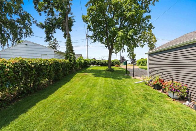 2012 WOODROW WAY, Green Bay, WI 54301
