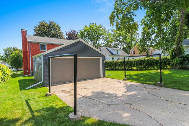 2012 WOODROW WAY, Green Bay, WI 54301