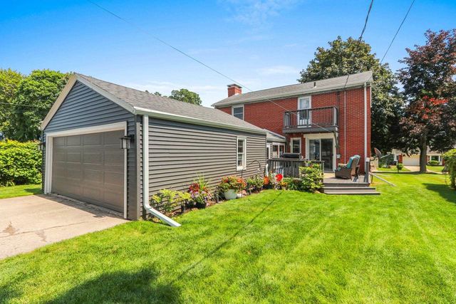 2012 WOODROW WAY, Green Bay, WI 54301