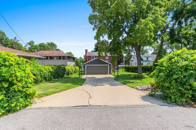 2012 WOODROW WAY, Green Bay, WI 54301