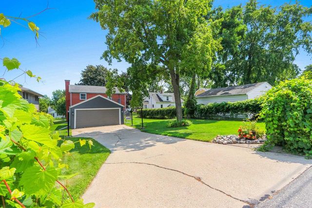 2012 WOODROW WAY, Green Bay, WI 54301