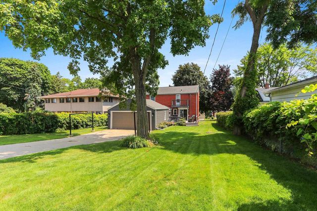 2012 WOODROW WAY, Green Bay, WI 54301