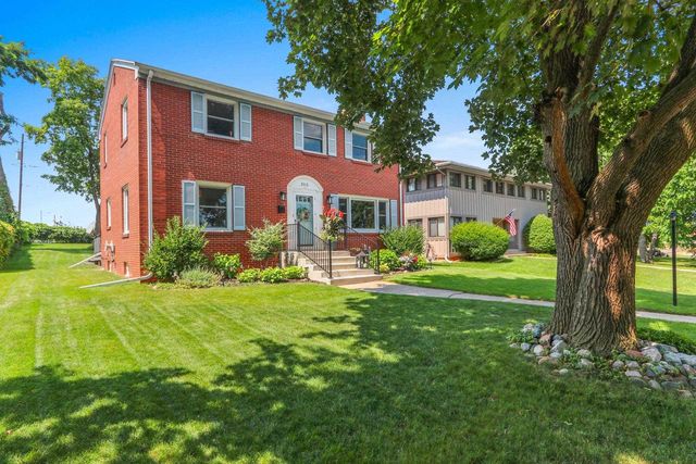 2012 WOODROW WAY, Green Bay, WI 54301