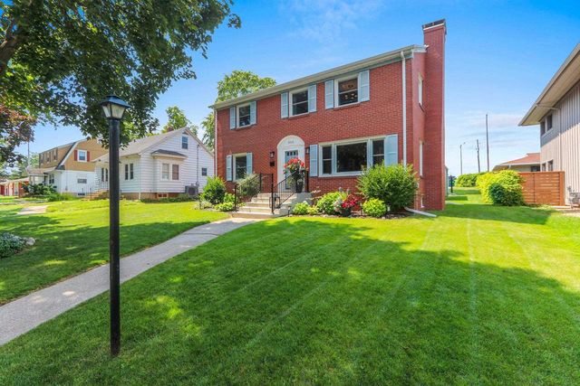 2012 WOODROW WAY, Green Bay, WI 54301
