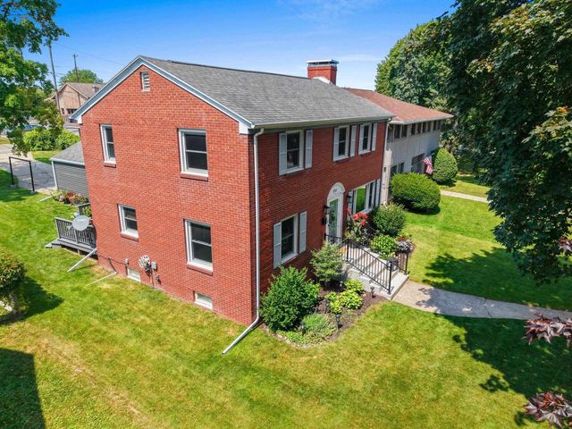 2012 WOODROW WAY, Green Bay, WI 54301