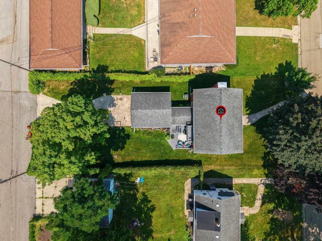 2012 WOODROW WAY, Green Bay, WI 54301
