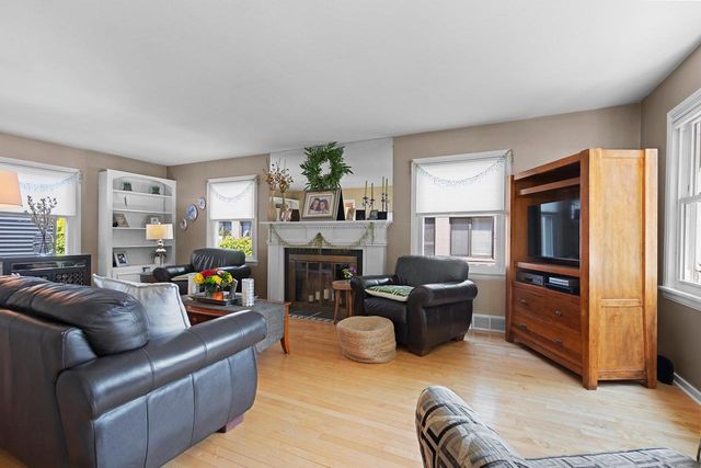 2012 WOODROW WAY, Green Bay, WI 54301