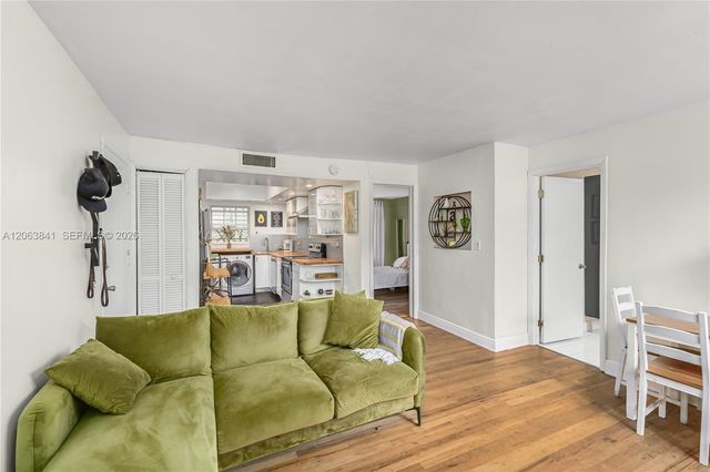 932 7th St 932A, Miami Beach, FL 33139