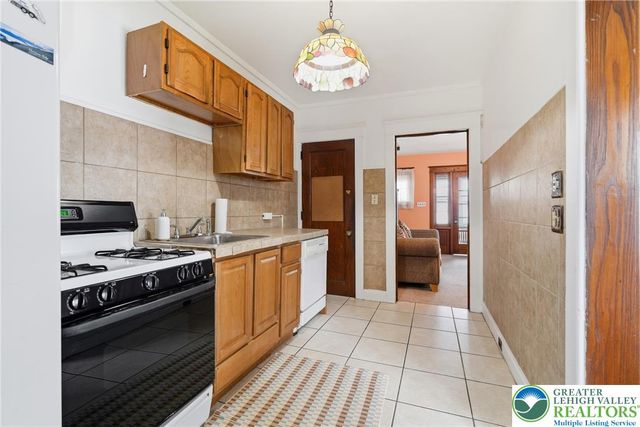 7 East Elizabeth Avenue, Bethlehem City, PA 18018