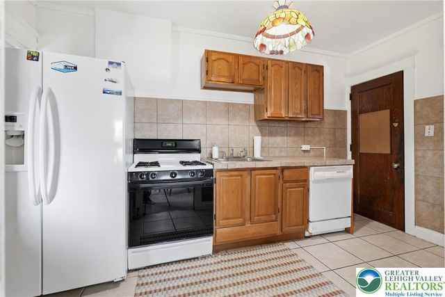 7 East Elizabeth Avenue, Bethlehem City, PA 18018