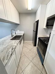 3015 Walnut Bend Lane 13, Houston, TX 77042