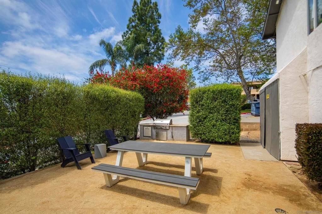 Image 12 of property listing at 725 Alturas Lane, Fallbrook, CA 92028