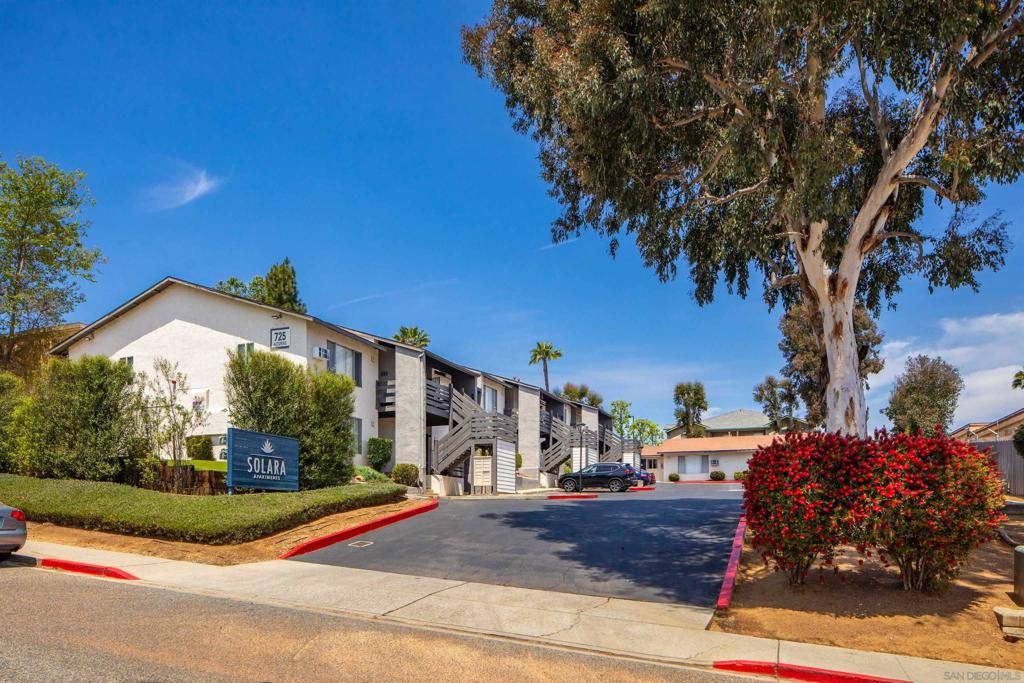 Image 13 of property listing at 725 Alturas Lane, Fallbrook, CA 92028