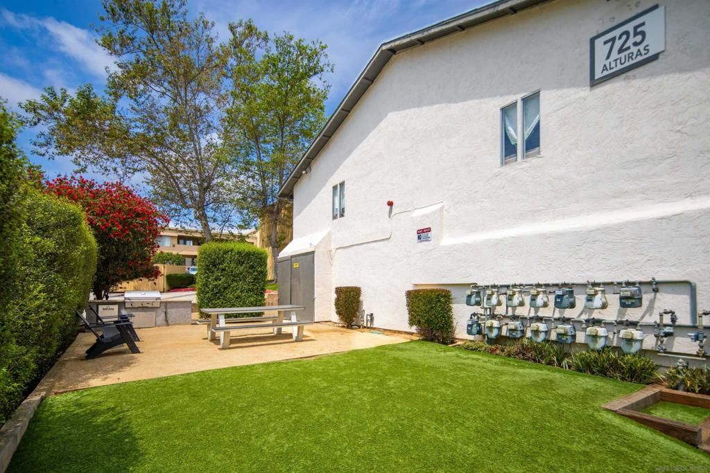 Image 15 of property listing at 725 Alturas Lane, Fallbrook, CA 92028