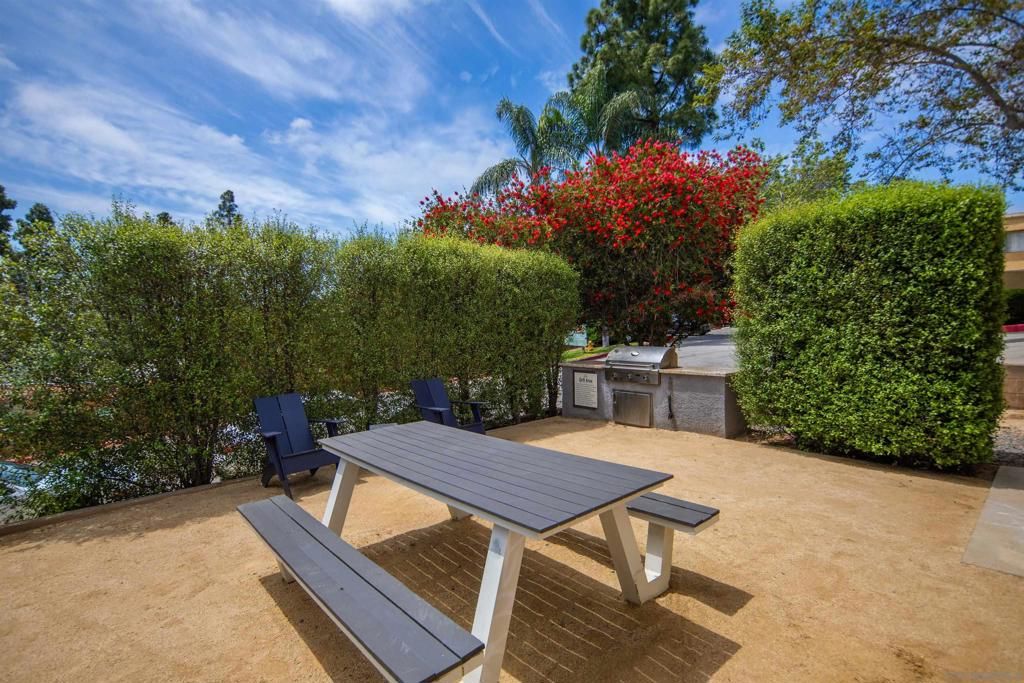 Image 17 of property listing at 725 Alturas Lane, Fallbrook, CA 92028