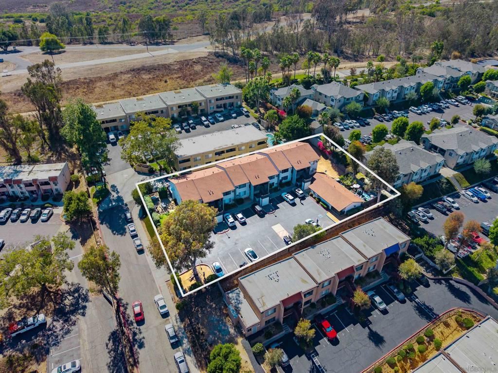 Image 2 of property listing at 725 Alturas Lane, Fallbrook, CA 92028