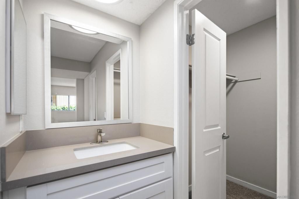 Image 32 of property listing at 725 Alturas Lane, Fallbrook, CA 92028