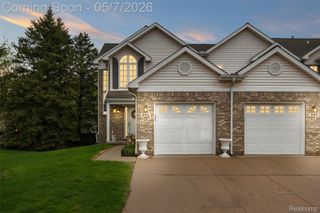 894 Natures Cove Court, Wixom, MI 48393