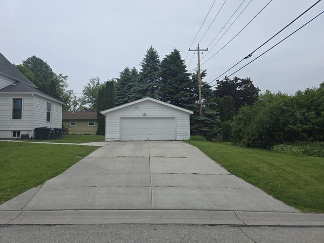 704 Grand AVENUE, Sheboygan, WI 53083