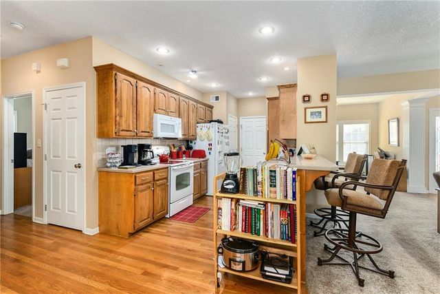 1108 SW Hoke Drive, Lee's Summit, MO 64081