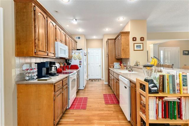 1108 SW Hoke Drive, Lee's Summit, MO 64081