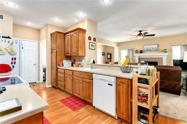 1108 SW Hoke Drive, Lee's Summit, MO 64081