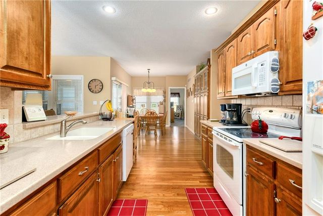 1108 SW Hoke Drive, Lee's Summit, MO 64081