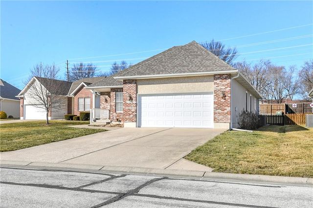 1108 SW Hoke Drive, Lee's Summit, MO 64081