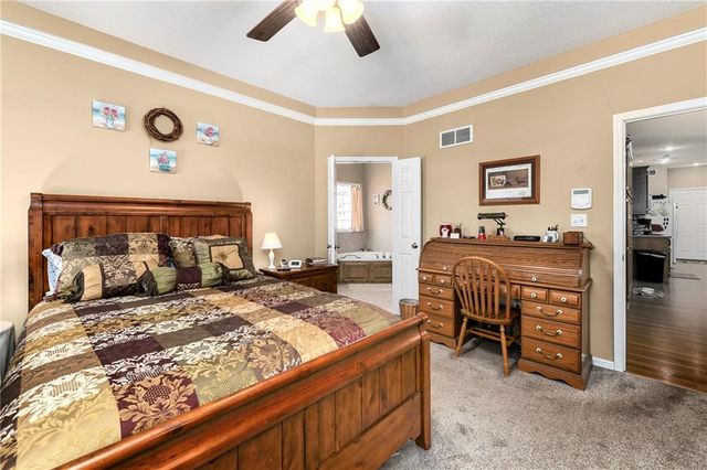 1108 SW Hoke Drive, Lee's Summit, MO 64081