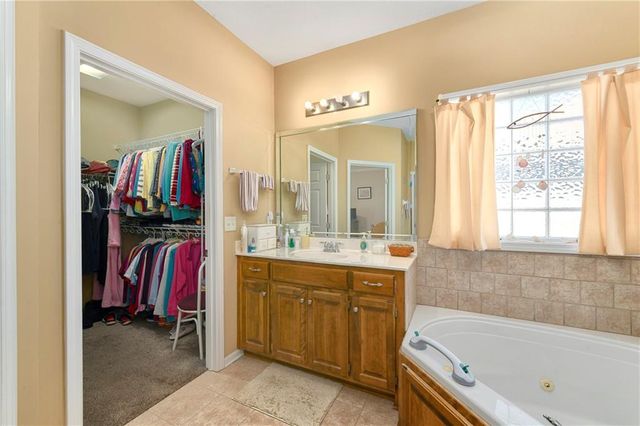 1108 SW Hoke Drive, Lee's Summit, MO 64081