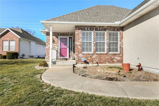 1108 SW Hoke Drive, Lee's Summit, MO 64081