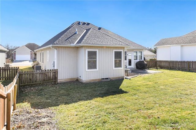 1108 SW Hoke Drive, Lee's Summit, MO 64081