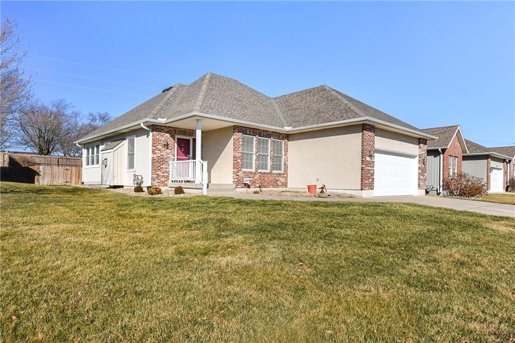 1108 SW Hoke Drive, Lee's Summit, MO 64081