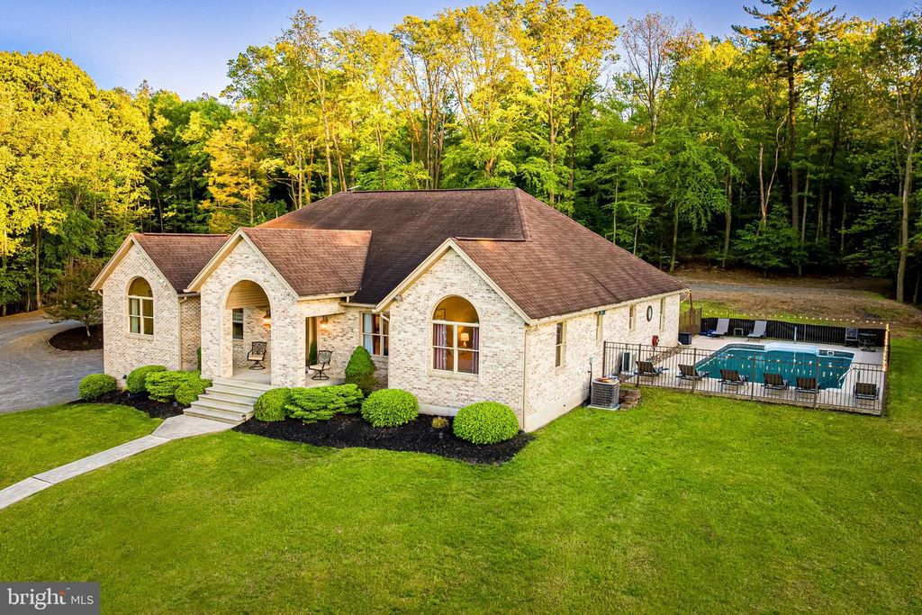36 SUMMER MOUNTAIN RD, New Ringgold, PA 17960