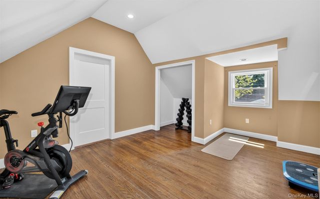 1 Aspen Avenue, Greenlawn, NY 11740