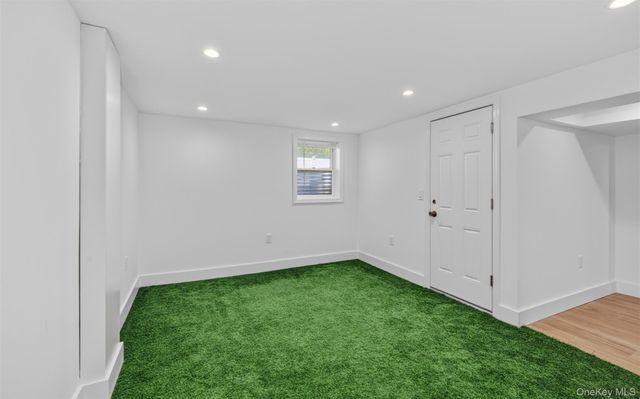 1 Aspen Avenue, Greenlawn, NY 11740