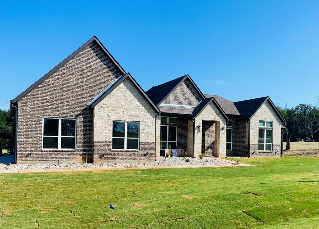 2416 Candlestick Drive, Granbury, TX 76049