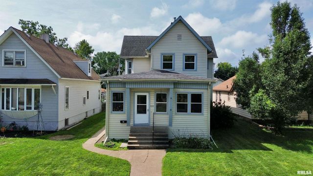 633 4TH Avenue S, Clinton, IA 52732