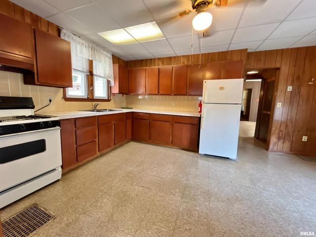 633 4TH Avenue S, Clinton, IA 52732