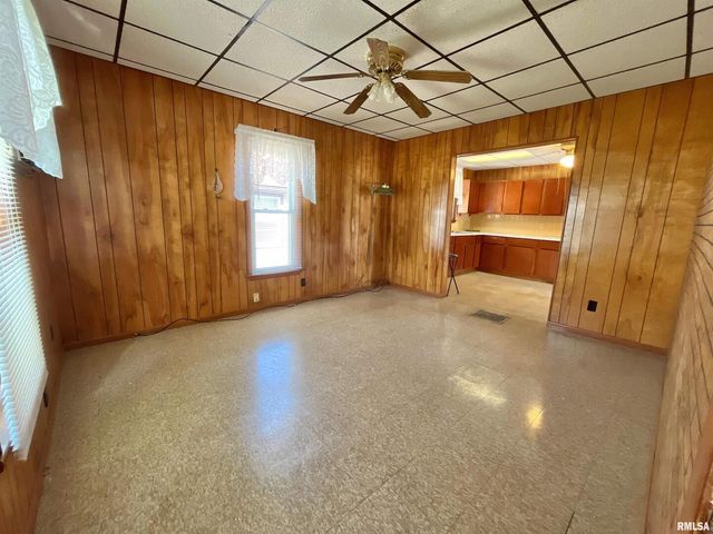 633 4TH Avenue S, Clinton, IA 52732