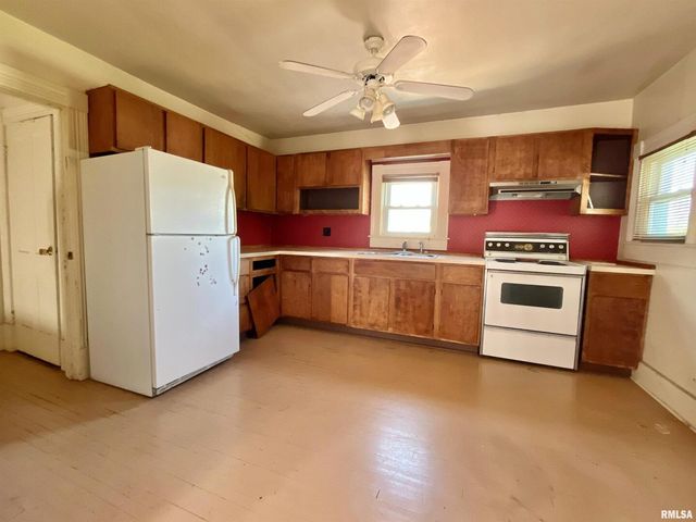 633 4TH Avenue S, Clinton, IA 52732