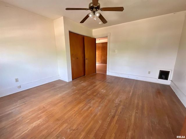 633 4TH Avenue S, Clinton, IA 52732