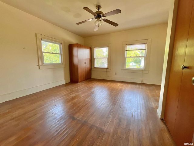 633 4TH Avenue S, Clinton, IA 52732