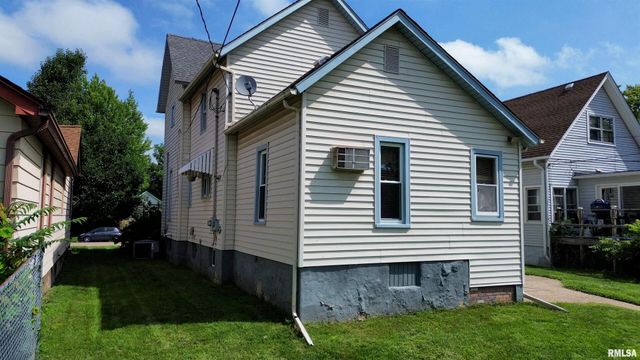 633 4TH Avenue S, Clinton, IA 52732