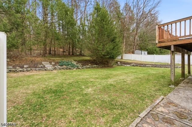 9 Hemlock Dr, Franklin Boro, NJ 07416