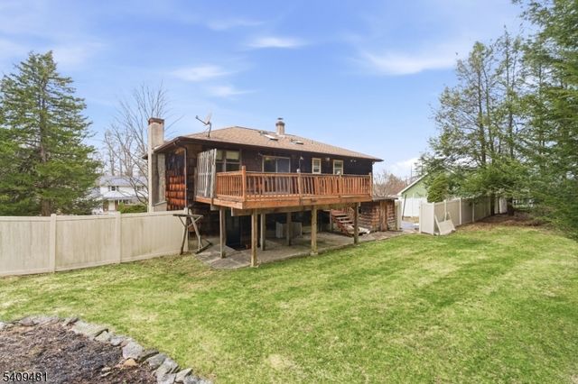 9 Hemlock Dr, Franklin Boro, NJ 07416