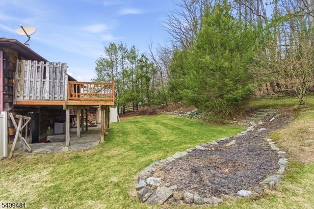 9 Hemlock Dr, Franklin Boro, NJ 07416