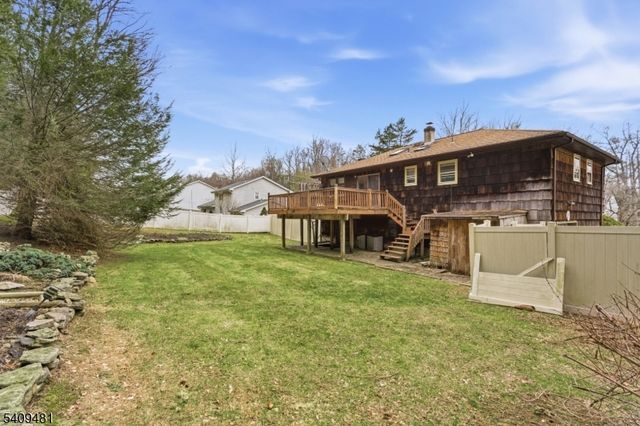 9 Hemlock Dr, Franklin Boro, NJ 07416